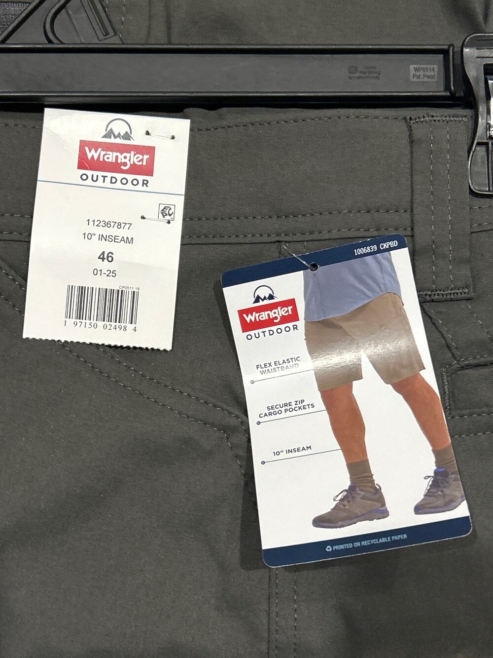 NWT Wrangler Men's Relaxed Gray Cargo Shorts 46" Waist 10" Inseam 112367877